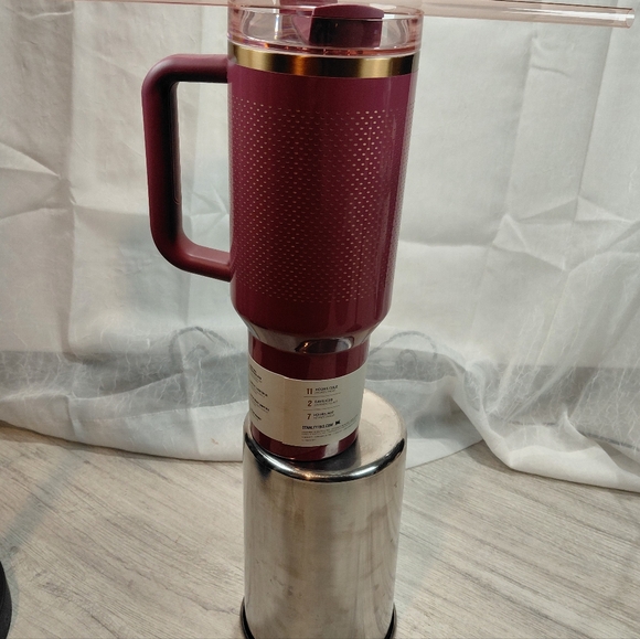 NEW Stanley × Calia 40oz Flow State Quencher H2.0 Tumbler Red Nector - Picture 9 of 12